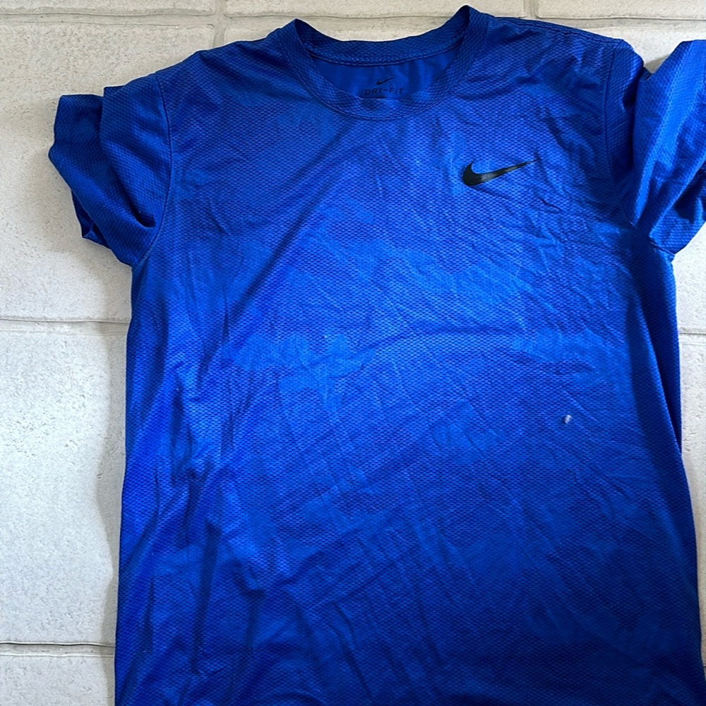Used Men’s Nike DriFit Athletic Shirt